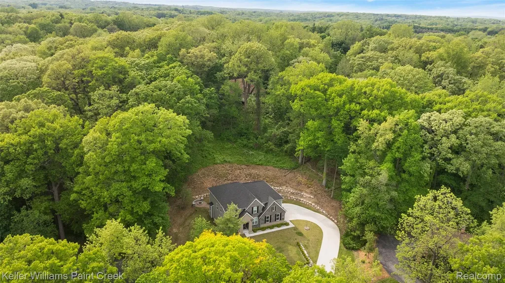 201 Beechview Drive S Oakland Charter Township MI 48306