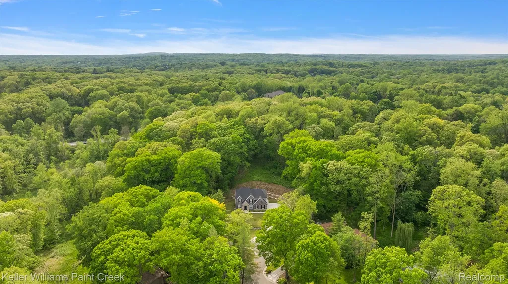 201 Beechview Drive S Oakland Charter Township MI 48306