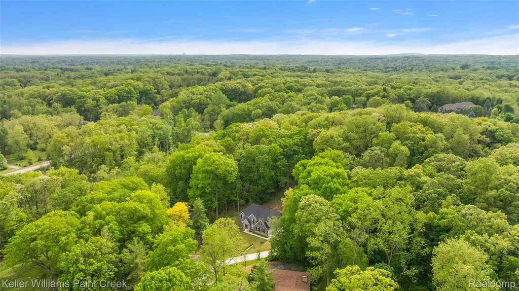 201 Beechview Drive S Oakland Charter Township MI 48306
