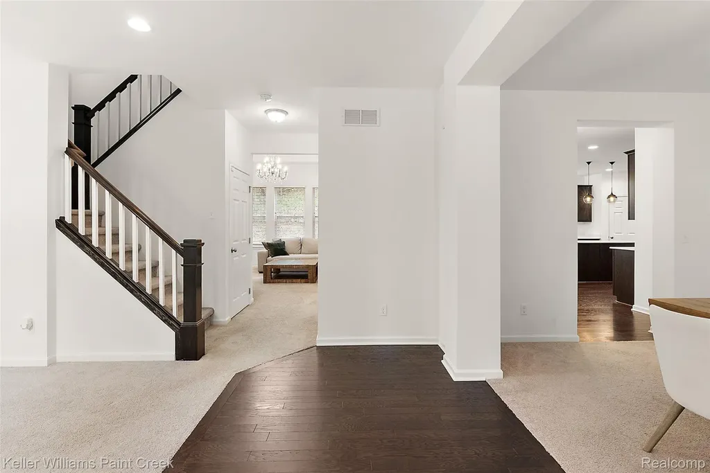 201 Beechview Drive S Oakland Charter Township MI 48306