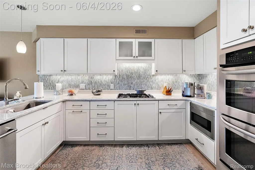 1954 Pine Ridge Court Bloomfield Charter Township MI 48302