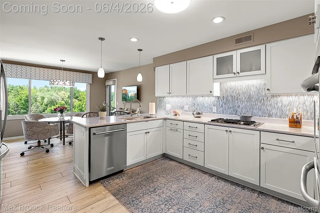 1954 Pine Ridge Court Bloomfield Charter Township MI 48302