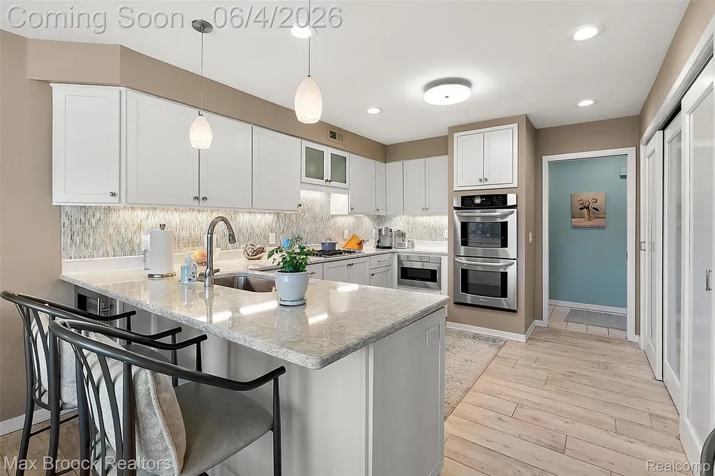 1954 Pine Ridge Court Bloomfield Charter Township MI 48302