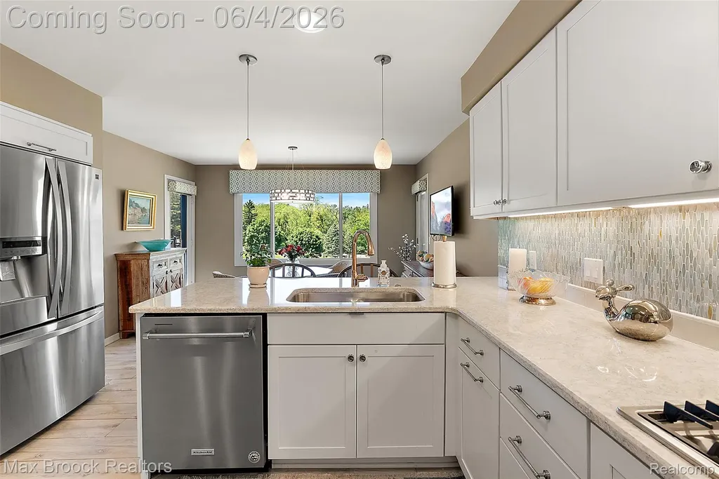1954 Pine Ridge Court Bloomfield Charter Township MI 48302