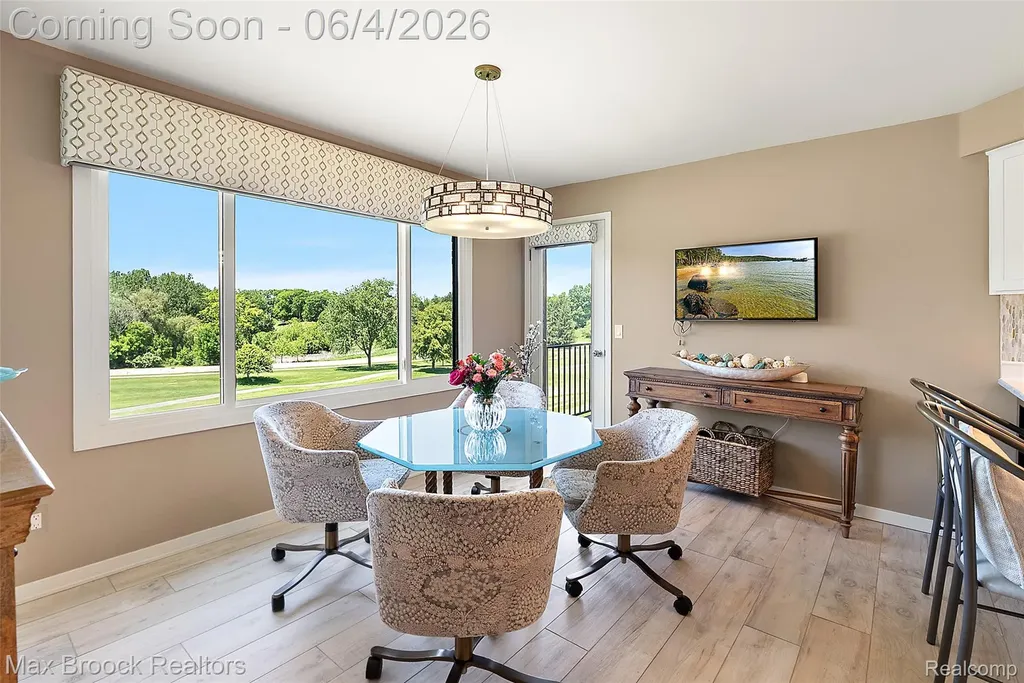 1954 Pine Ridge Court Bloomfield Charter Township MI 48302