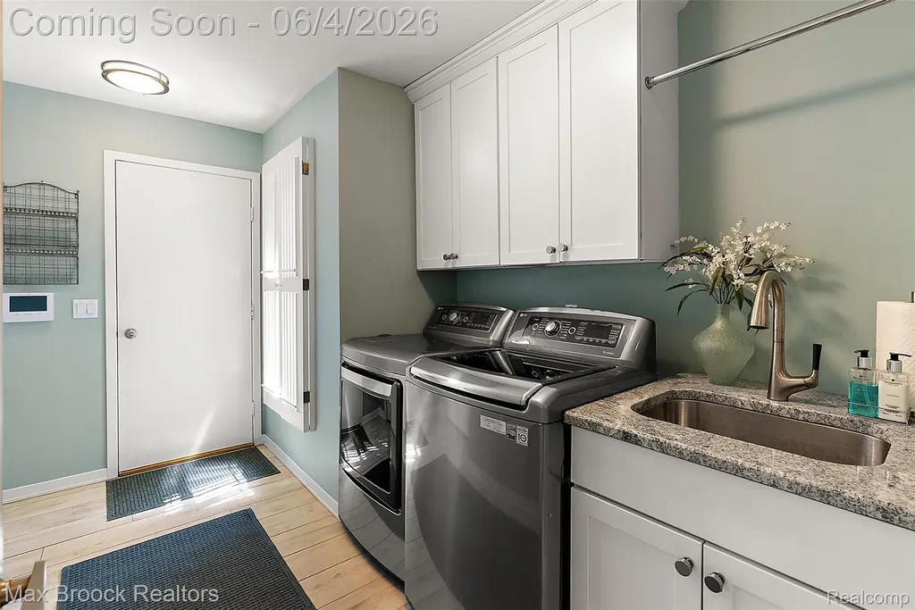 1954 Pine Ridge Court Bloomfield Charter Township MI 48302