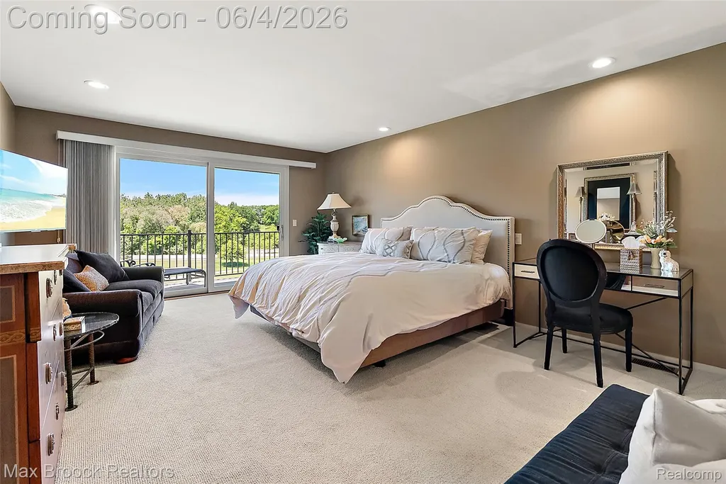 1954 Pine Ridge Court Bloomfield Charter Township MI 48302