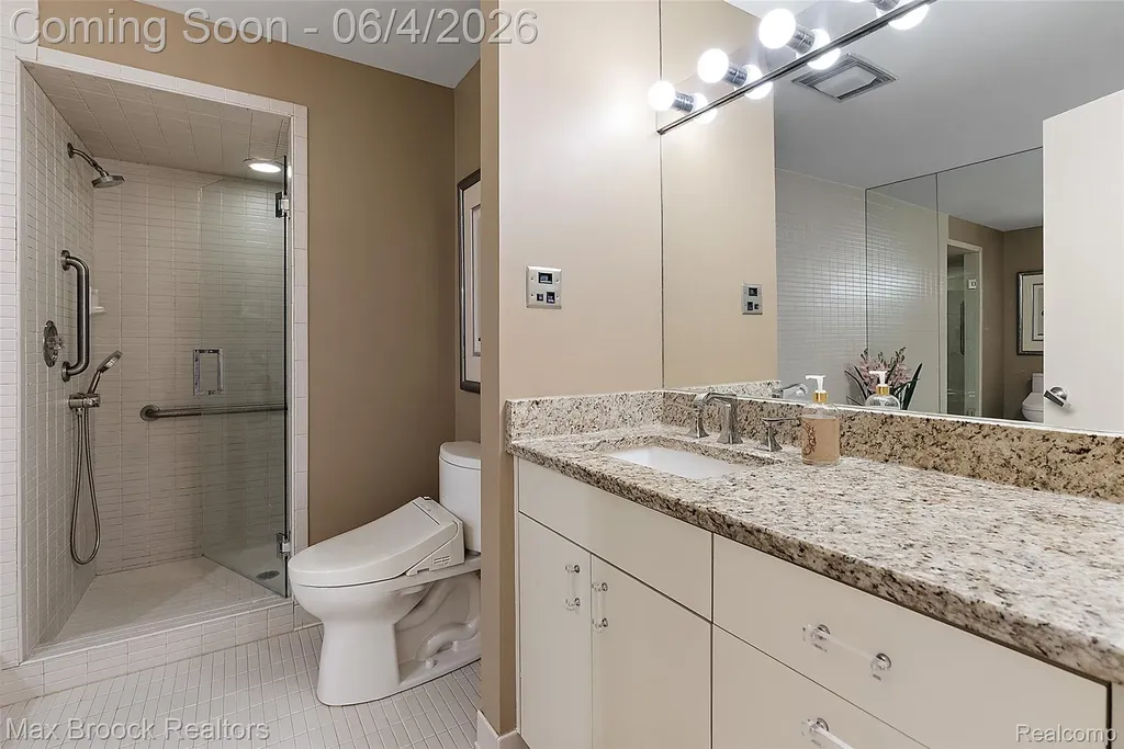 1954 Pine Ridge Court Bloomfield Charter Township MI 48302