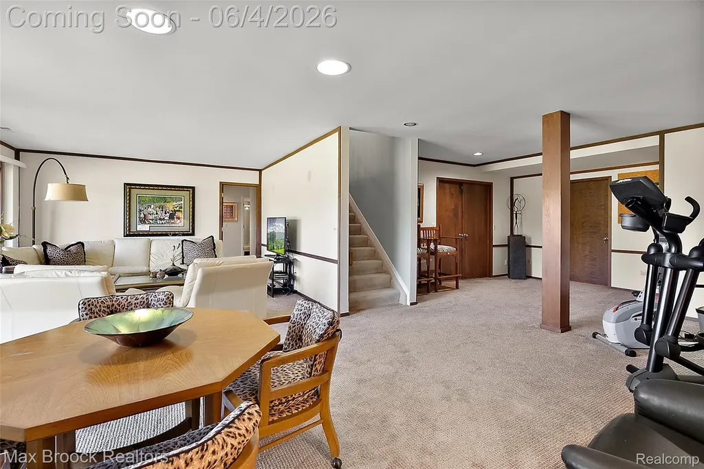 1954 Pine Ridge Court Bloomfield Charter Township MI 48302