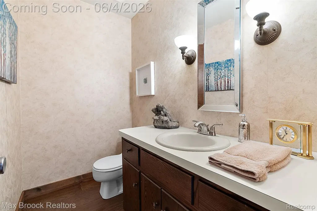 1954 Pine Ridge Court Bloomfield Charter Township MI 48302