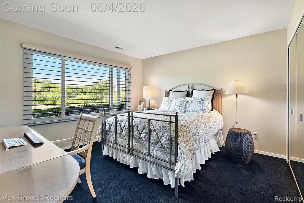 1954 Pine Ridge Court Bloomfield Charter Township MI 48302