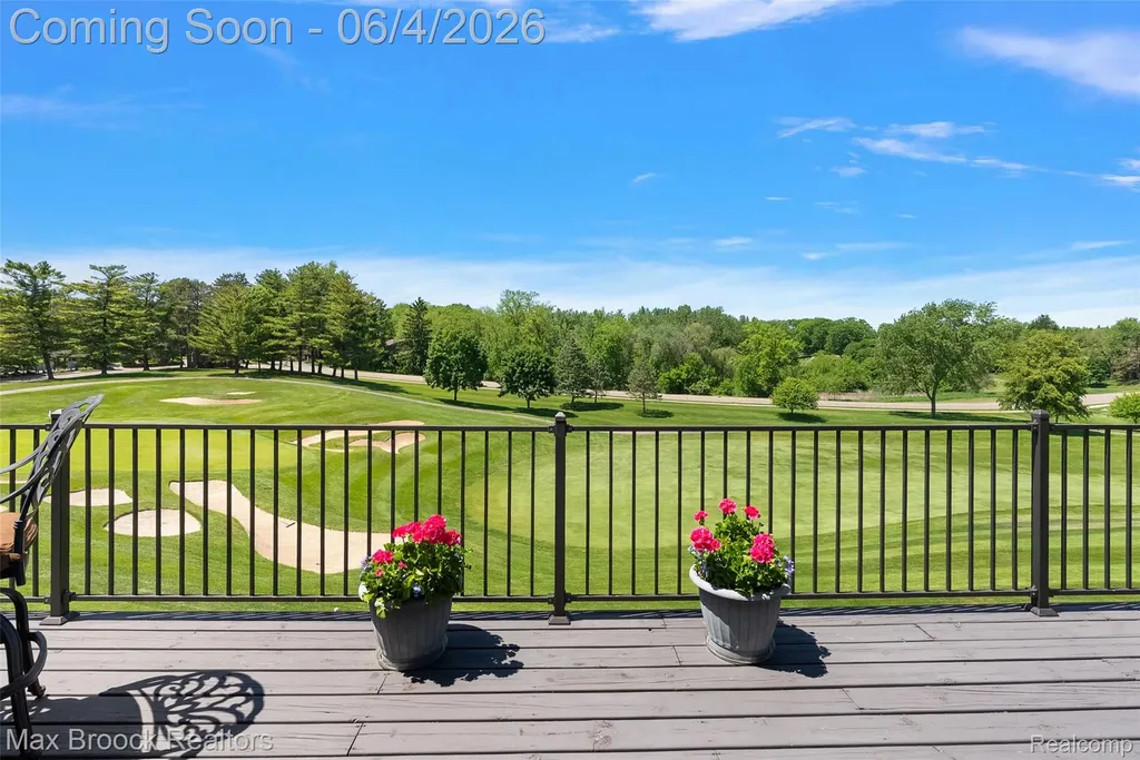 1954 Pine Ridge Court Bloomfield Charter Township MI 48302