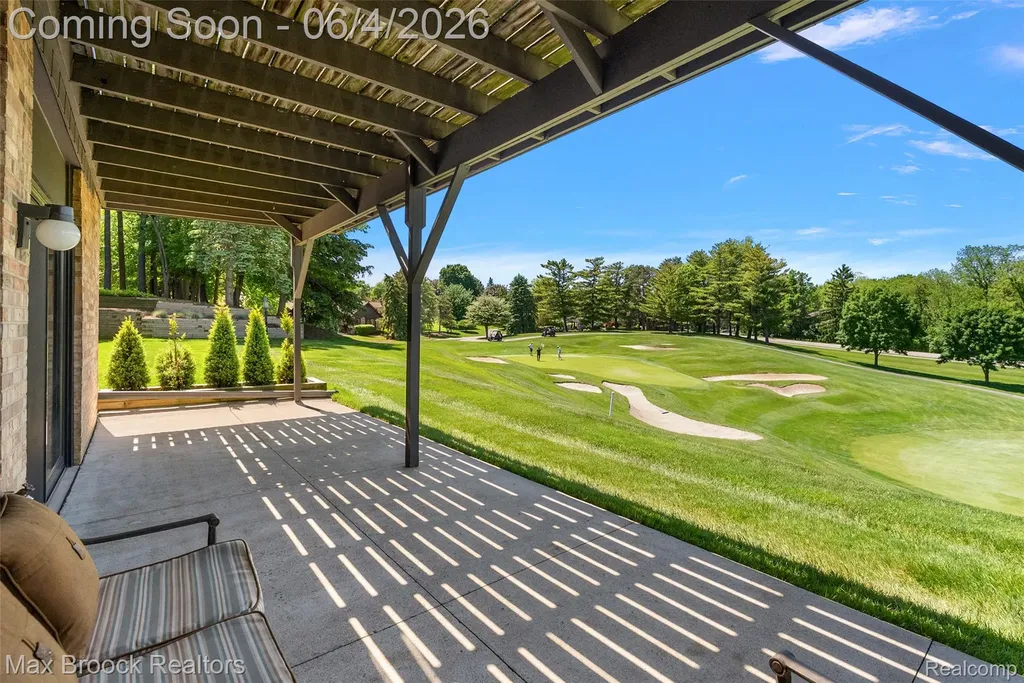 1954 Pine Ridge Court Bloomfield Charter Township MI 48302