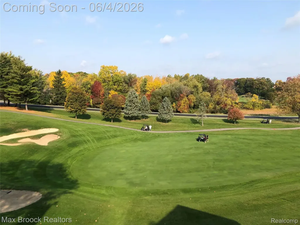 1954 Pine Ridge Court Bloomfield Charter Township MI 48302
