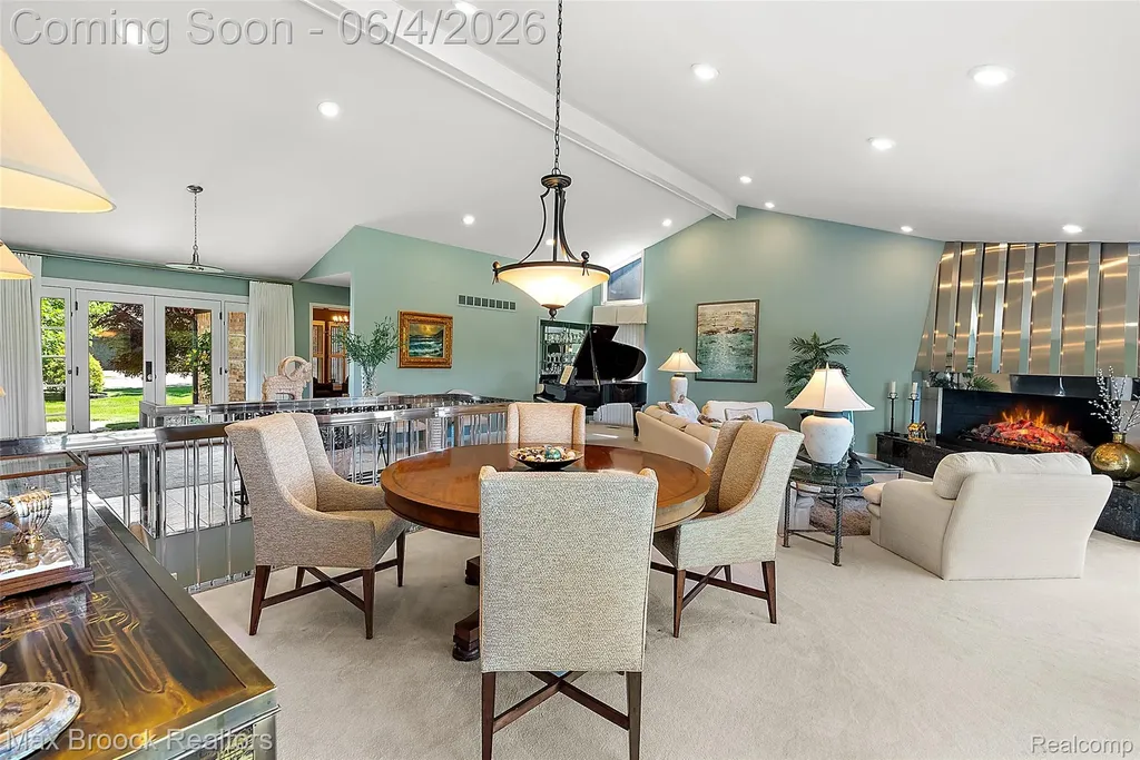 1954 Pine Ridge Court Bloomfield Charter Township MI 48302