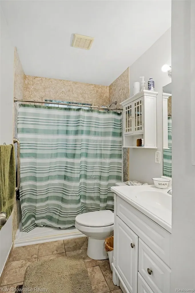 6612 Rowley Drive Waterford Charter Township MI 48329