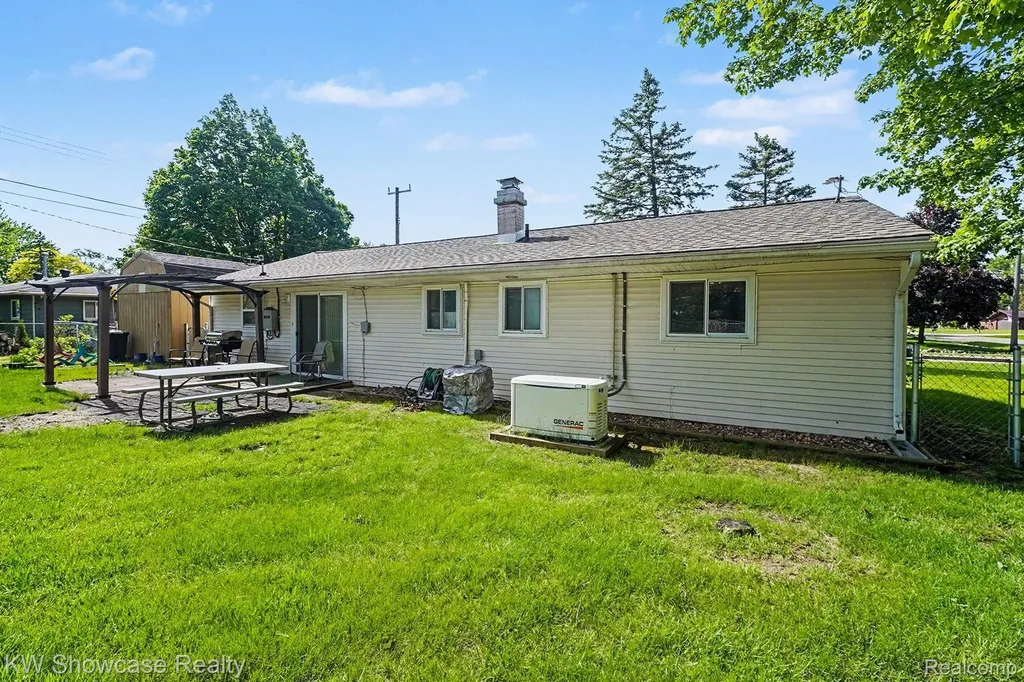6612 Rowley Drive Waterford Charter Township MI 48329