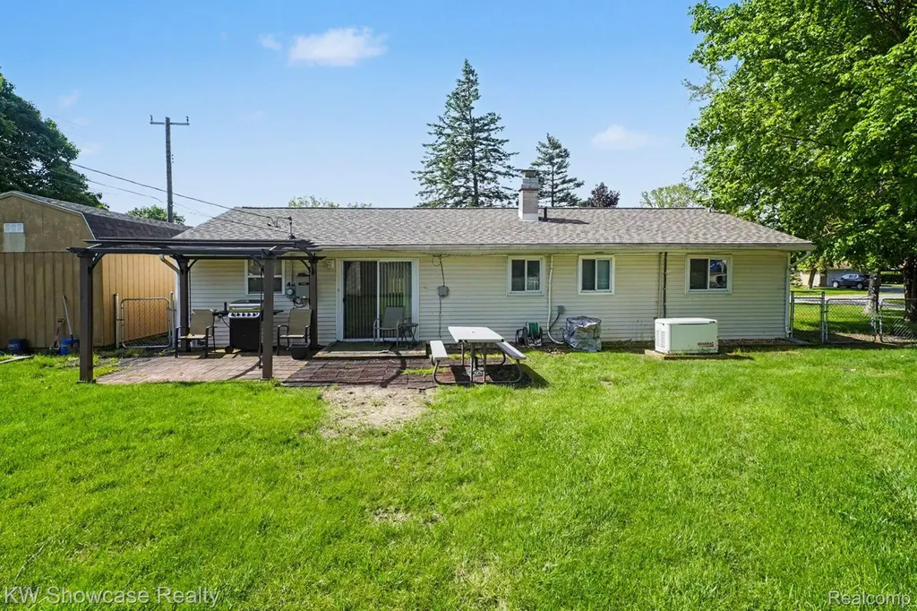 6612 Rowley Drive Waterford Charter Township MI 48329