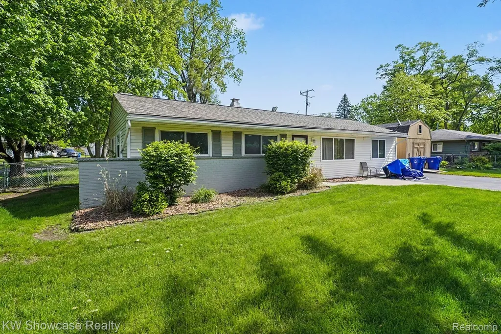 6612 Rowley Drive Waterford Charter Township MI 48329
