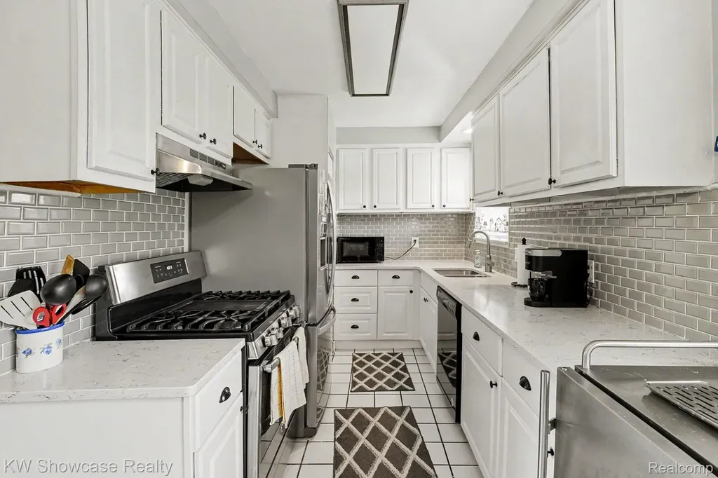 6612 Rowley Drive Waterford Charter Township MI 48329
