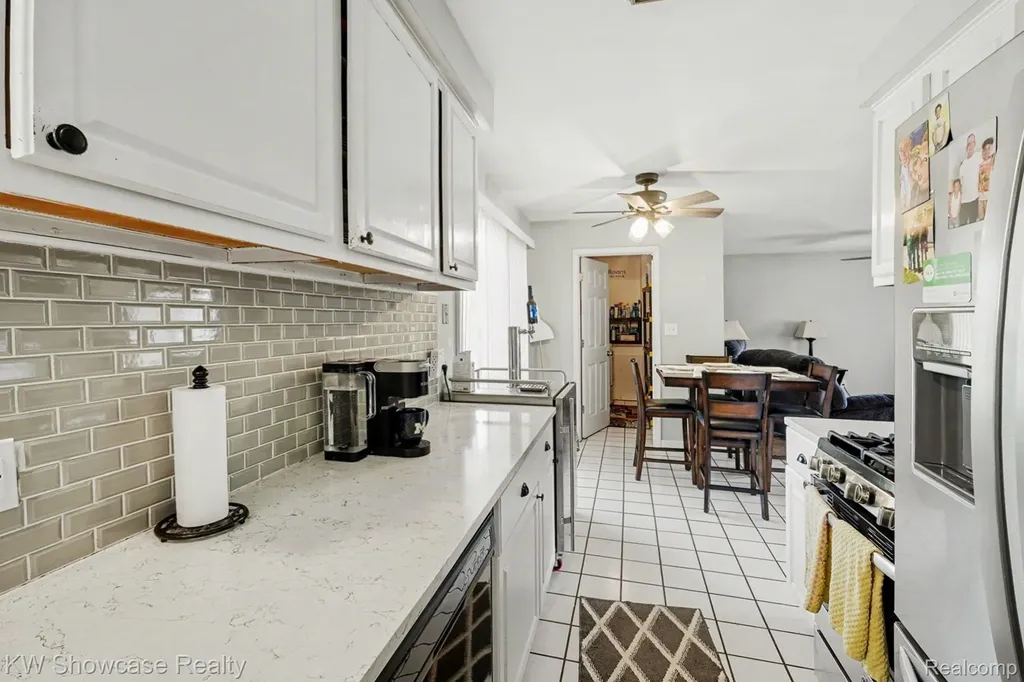 6612 Rowley Drive Waterford Charter Township MI 48329