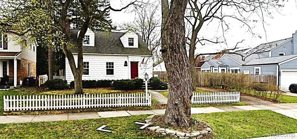 2223 Glenview Avenue Royal Oak City MI 48073