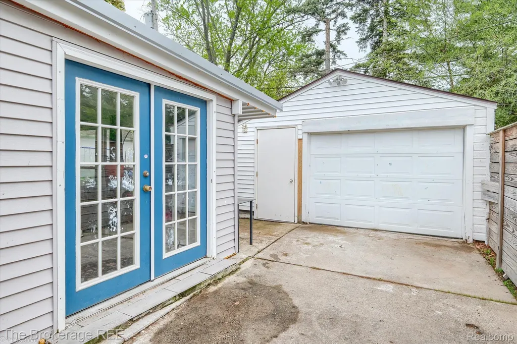 3106 Cherokee Avenue Flint City MI 48507