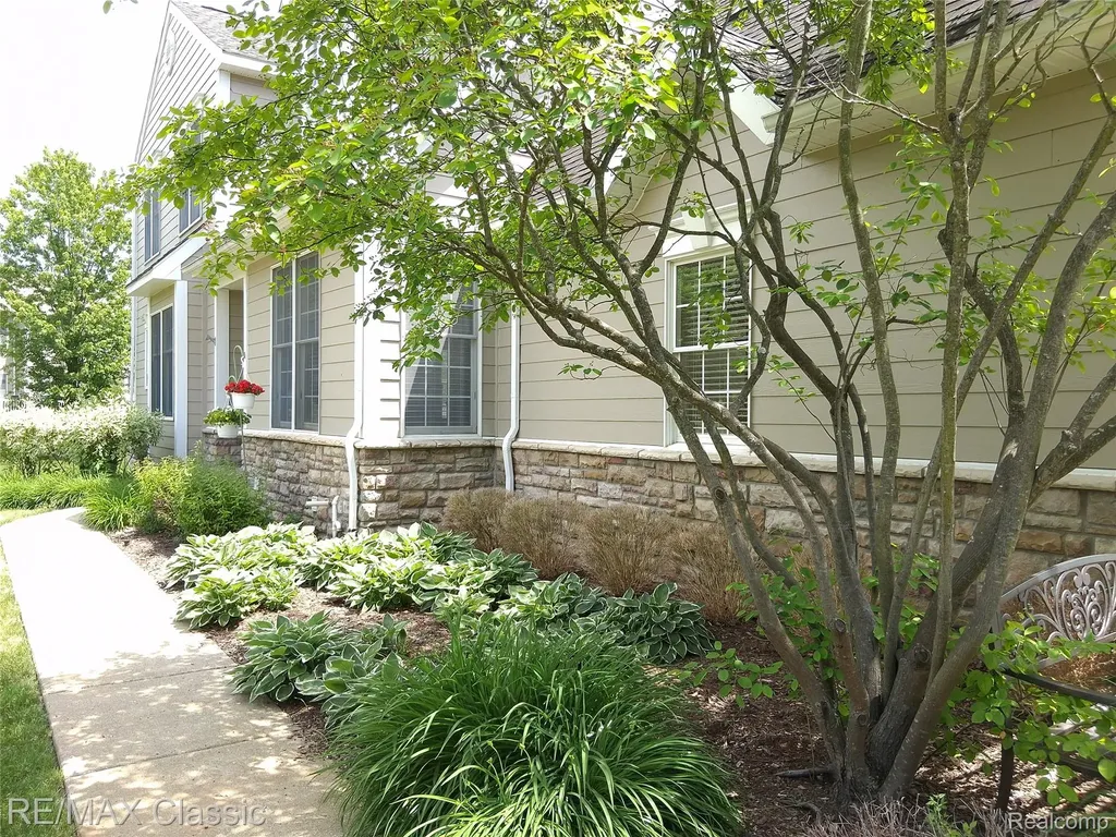 26426 Island Lake Drive Novi City MI 48374