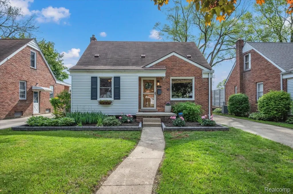 2934 N Altadena Avenue Royal Oak City MI 48073