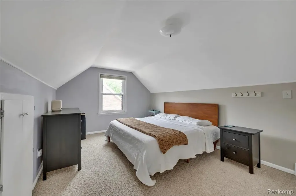 2934 N Altadena Avenue Royal Oak City MI 48073