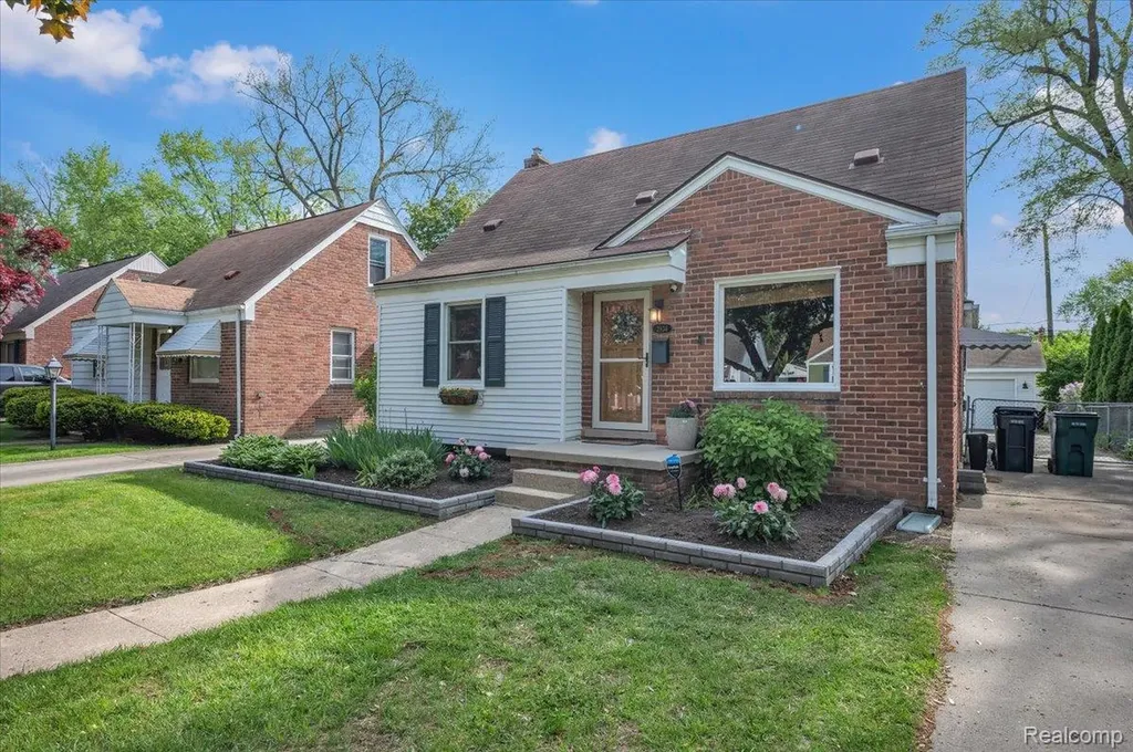 2934 N Altadena Avenue Royal Oak City MI 48073