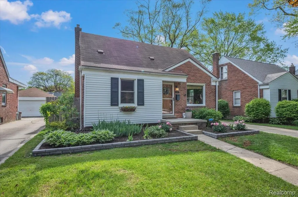2934 N Altadena Avenue Royal Oak City MI 48073