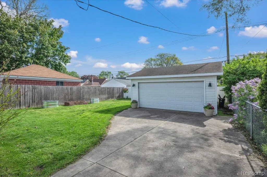 2934 N Altadena Avenue Royal Oak City MI 48073