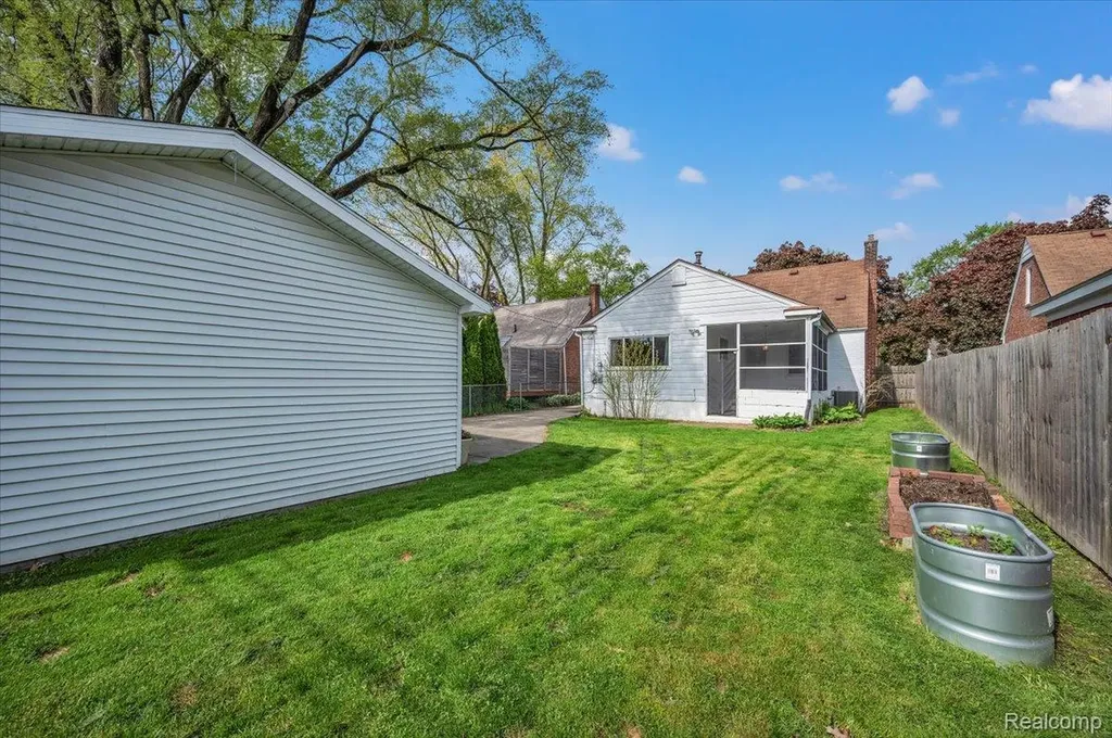 2934 N Altadena Avenue Royal Oak City MI 48073