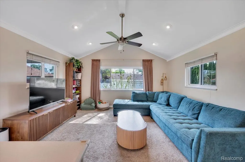 2934 N Altadena Avenue Royal Oak City MI 48073