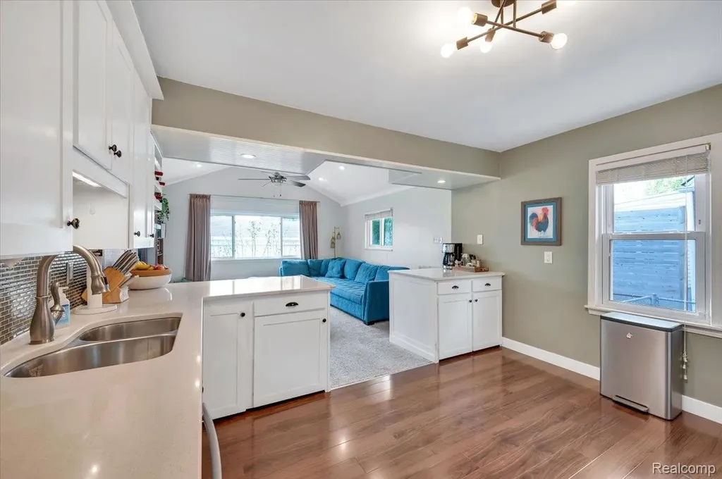 2934 N Altadena Avenue Royal Oak City MI 48073