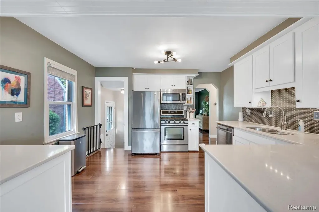 2934 N Altadena Avenue Royal Oak City MI 48073