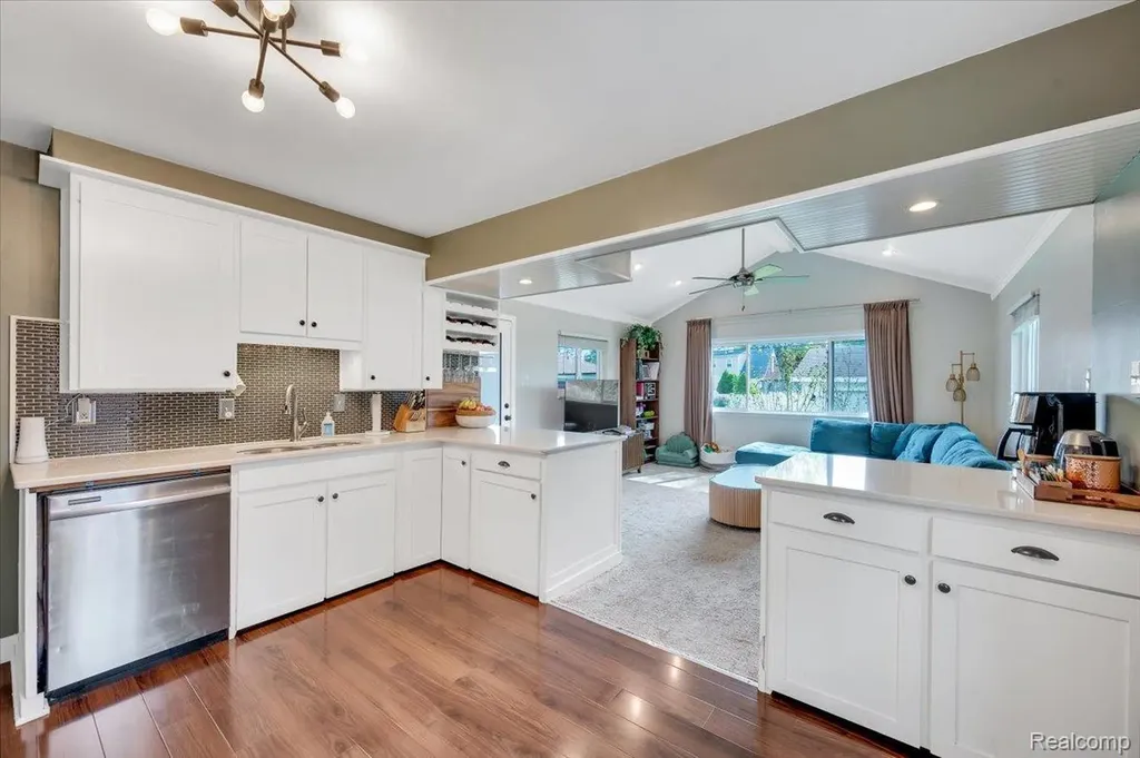 2934 N Altadena Avenue Royal Oak City MI 48073