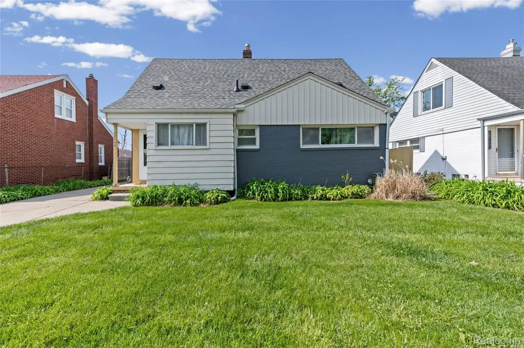 20704 Lancaster Street Harper Woods City MI 48225