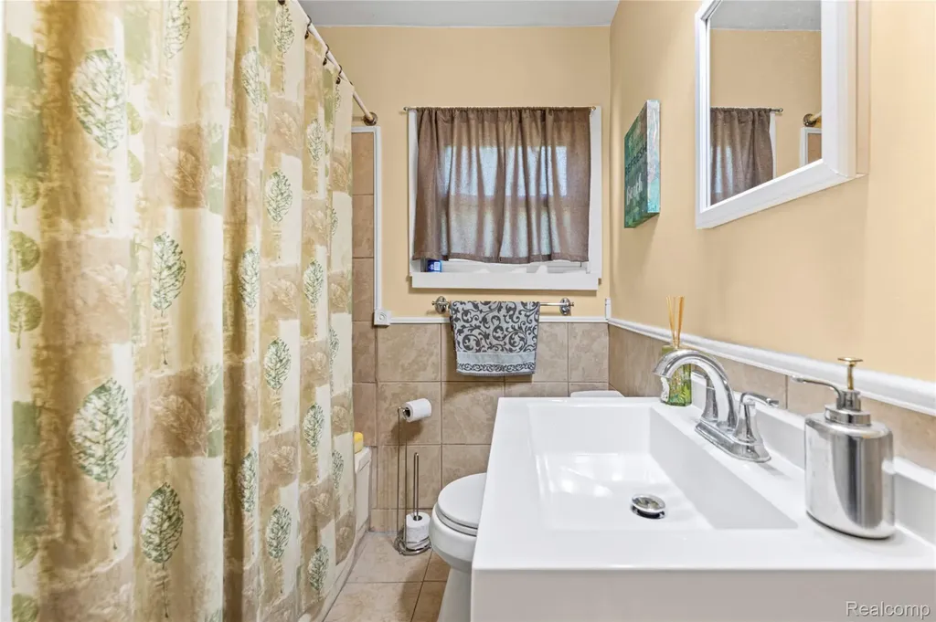 20704 Lancaster Street Harper Woods City MI 48225