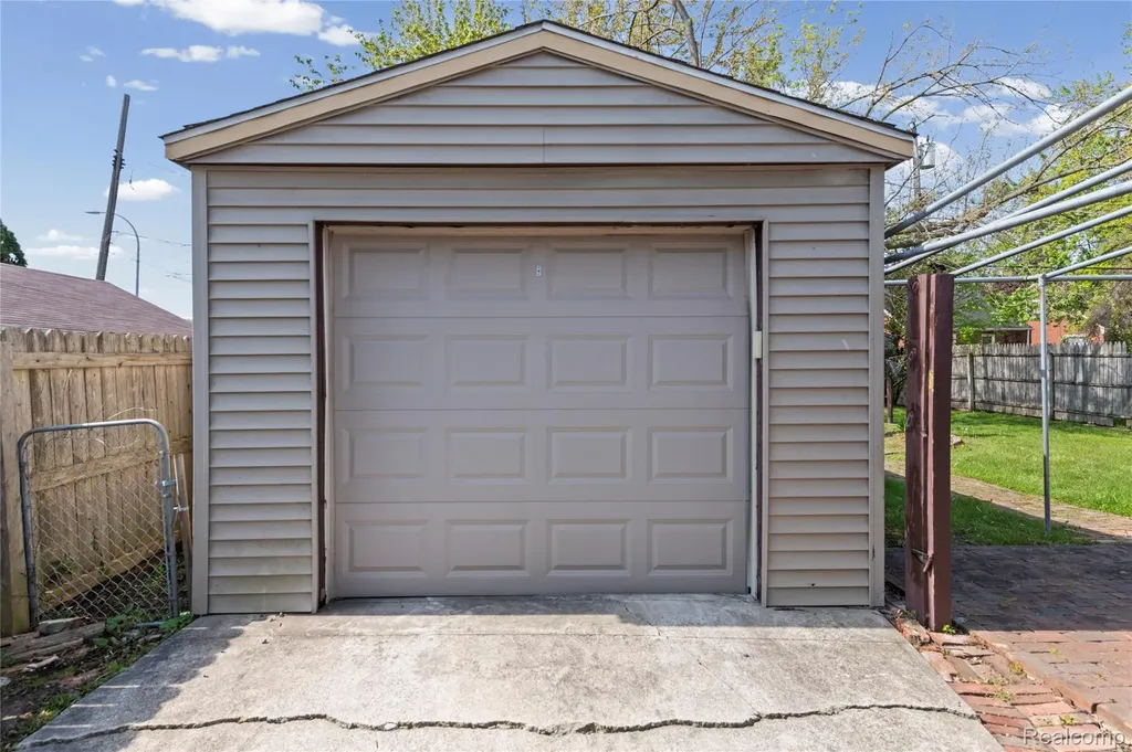20704 Lancaster Street Harper Woods City MI 48225