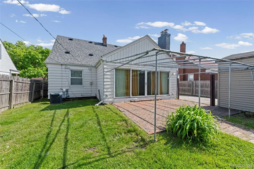 20704 Lancaster Street Harper Woods City MI 48225