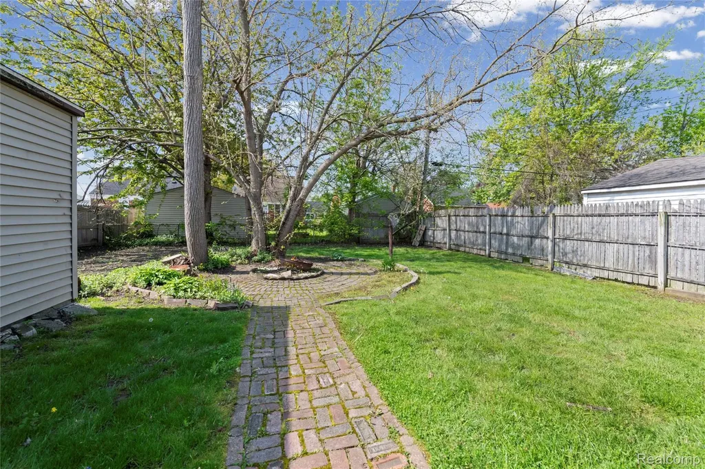 20704 Lancaster Street Harper Woods City MI 48225