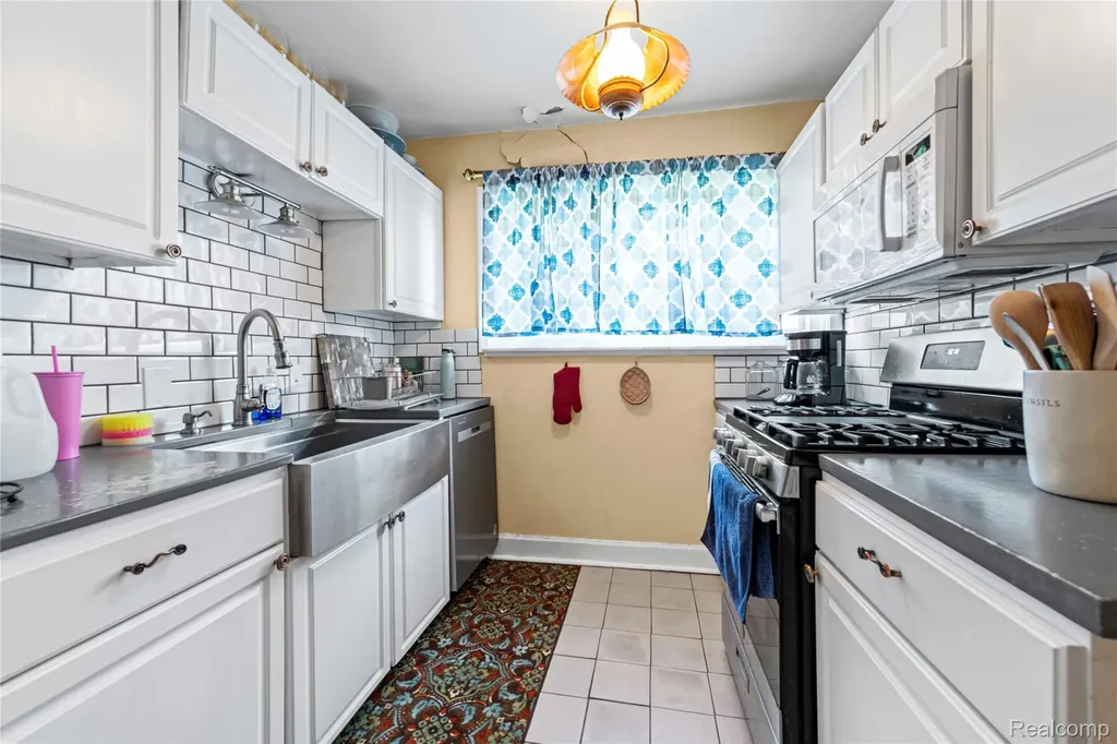 20704 Lancaster Street Harper Woods City MI 48225