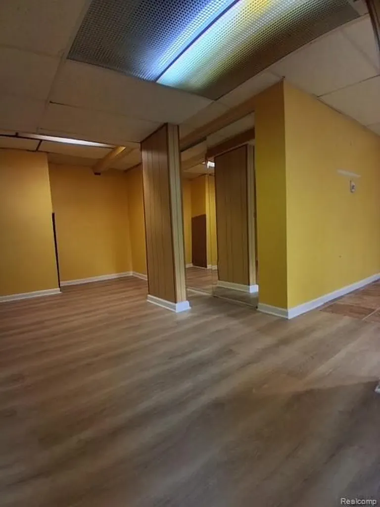 24231 Jerome Street Oak Park City MI 48237