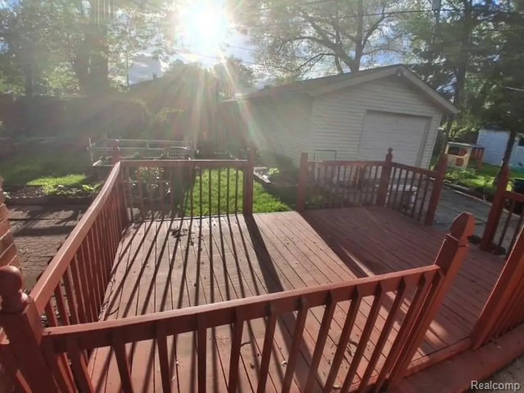 24231 Jerome Street Oak Park City MI 48237