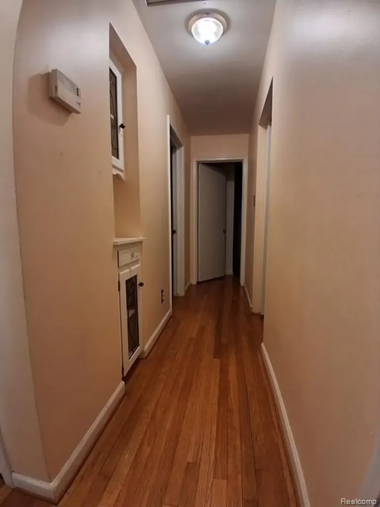 24231 Jerome Street Oak Park City MI 48237