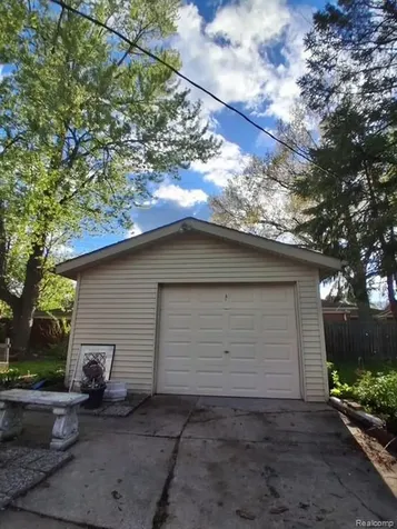 24231 Jerome Street Oak Park City MI 48237