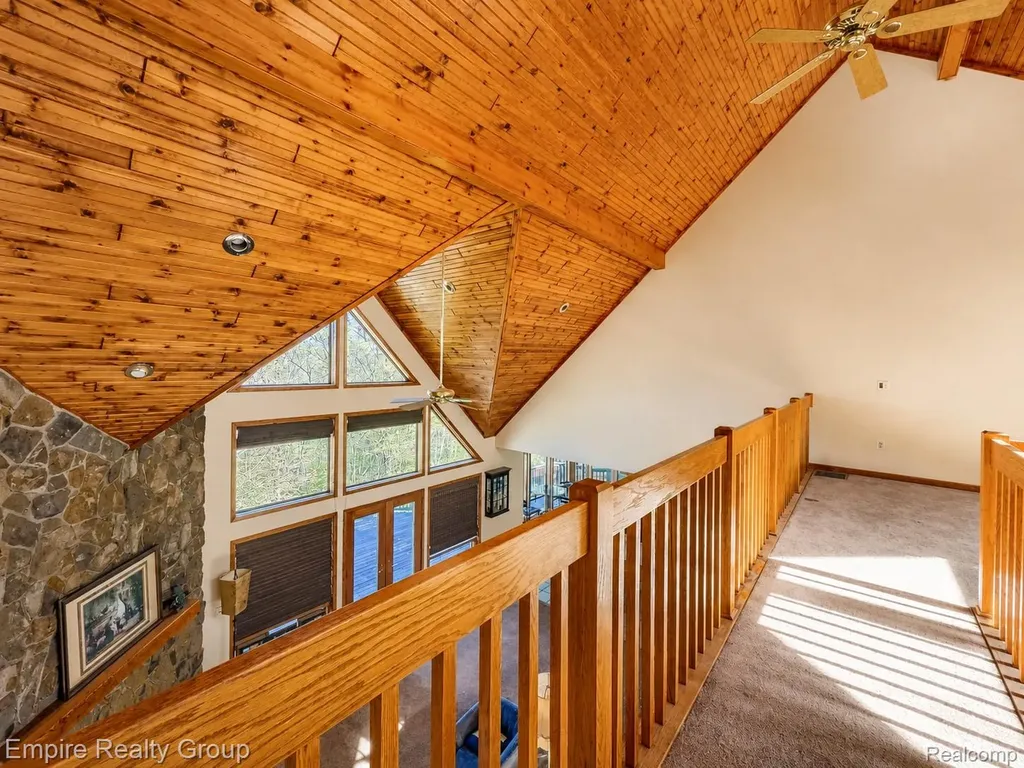 2111 Oak Terrace Groveland Township MI 48462