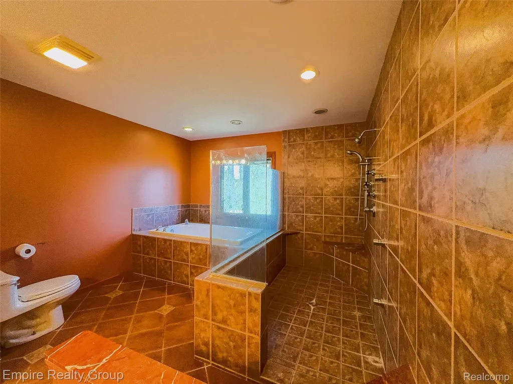 2111 Oak Terrace Groveland Township MI 48462